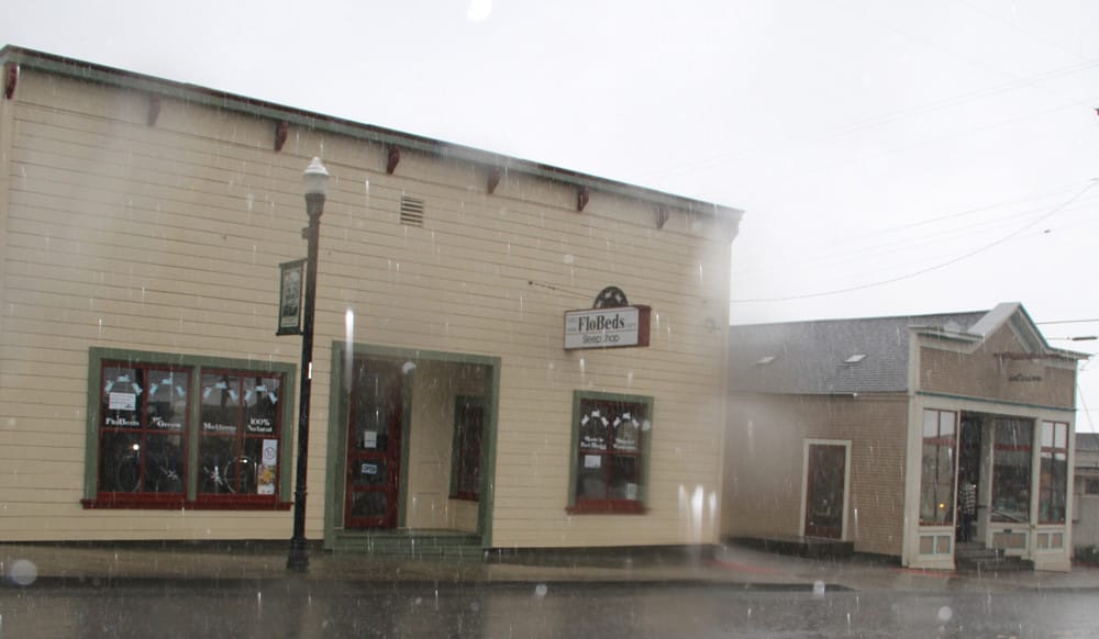 FloBeds Redwood Ave Showroom and Offices - Rainy day